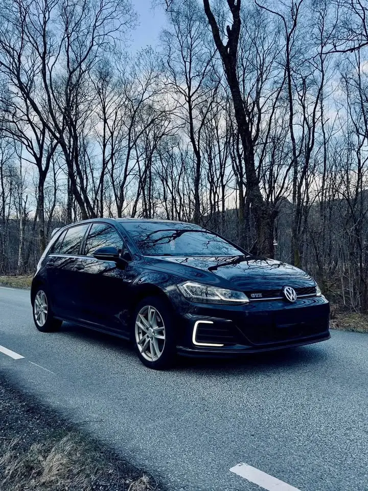 Volkswagen Golf GTE – photo 1