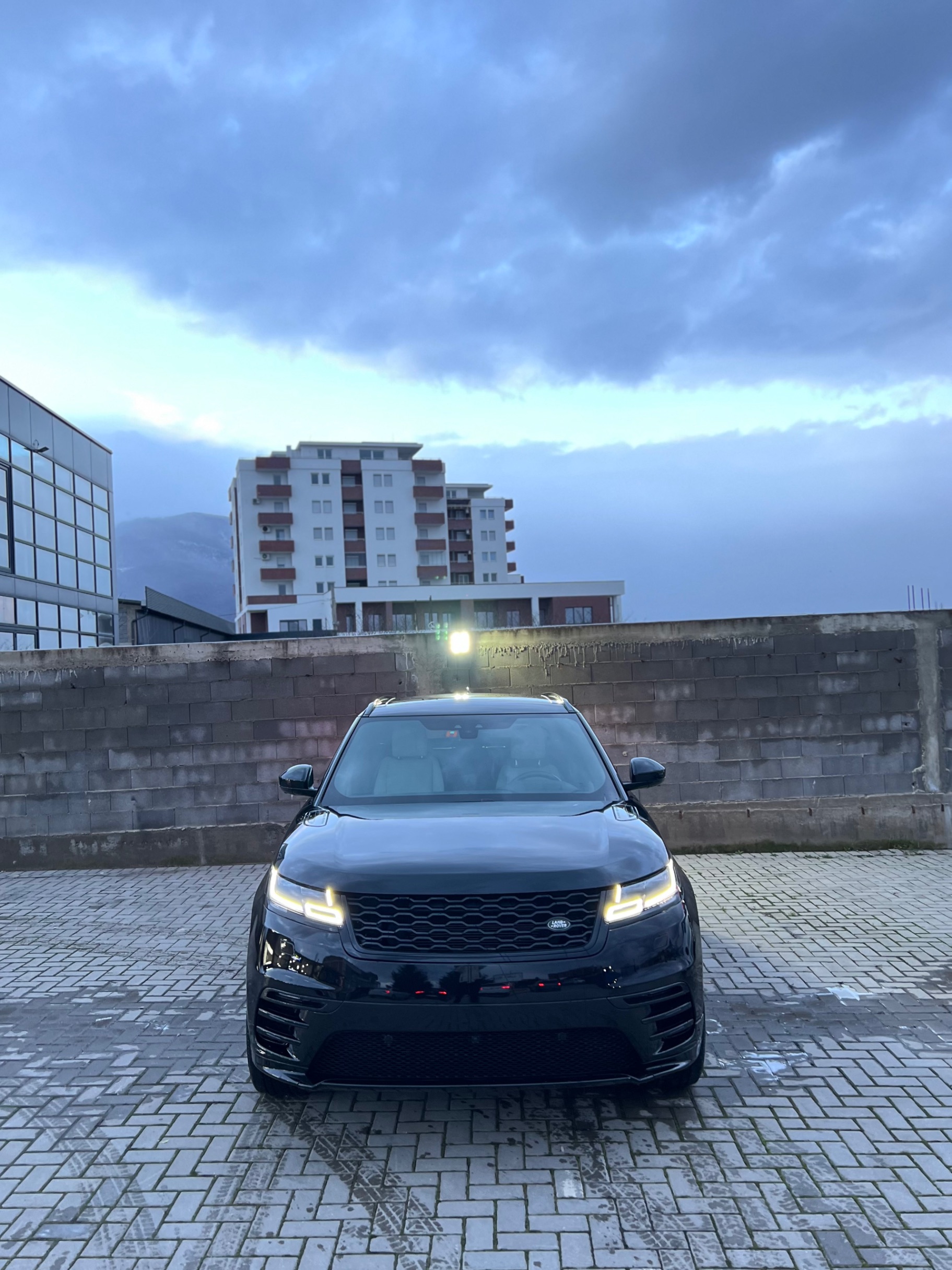 Land Rover Range Rover VELAR - R-DYNAMIC – Foto 1