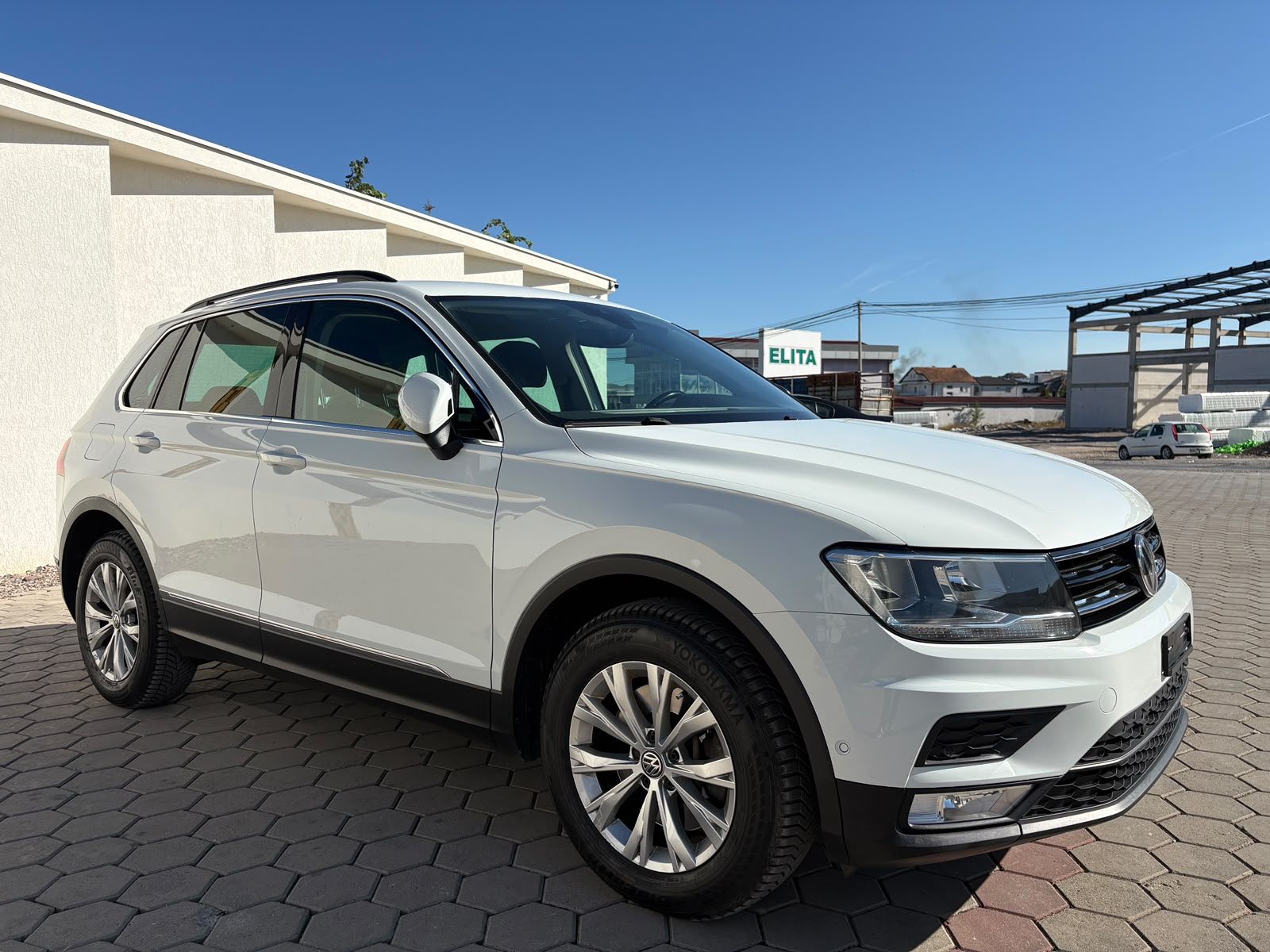 Volkswagen Tiguan 2.0 – photo 1