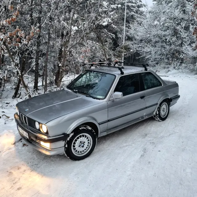 BMW Seria 3 E30